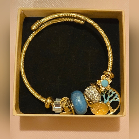 Charm Bracelet Gold Tone with Blue/Teal Colored Accents NEW HANDMADE - Picture 5 of 8